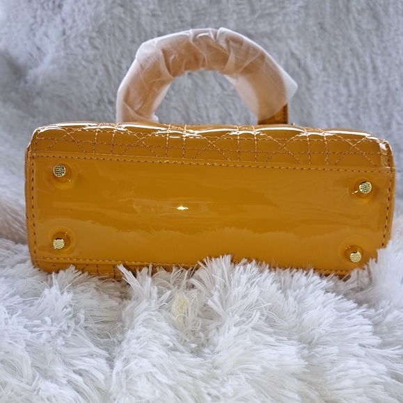 NWOT!! TRENDY SATCHEL HANDBAG - Picture 6 of 10